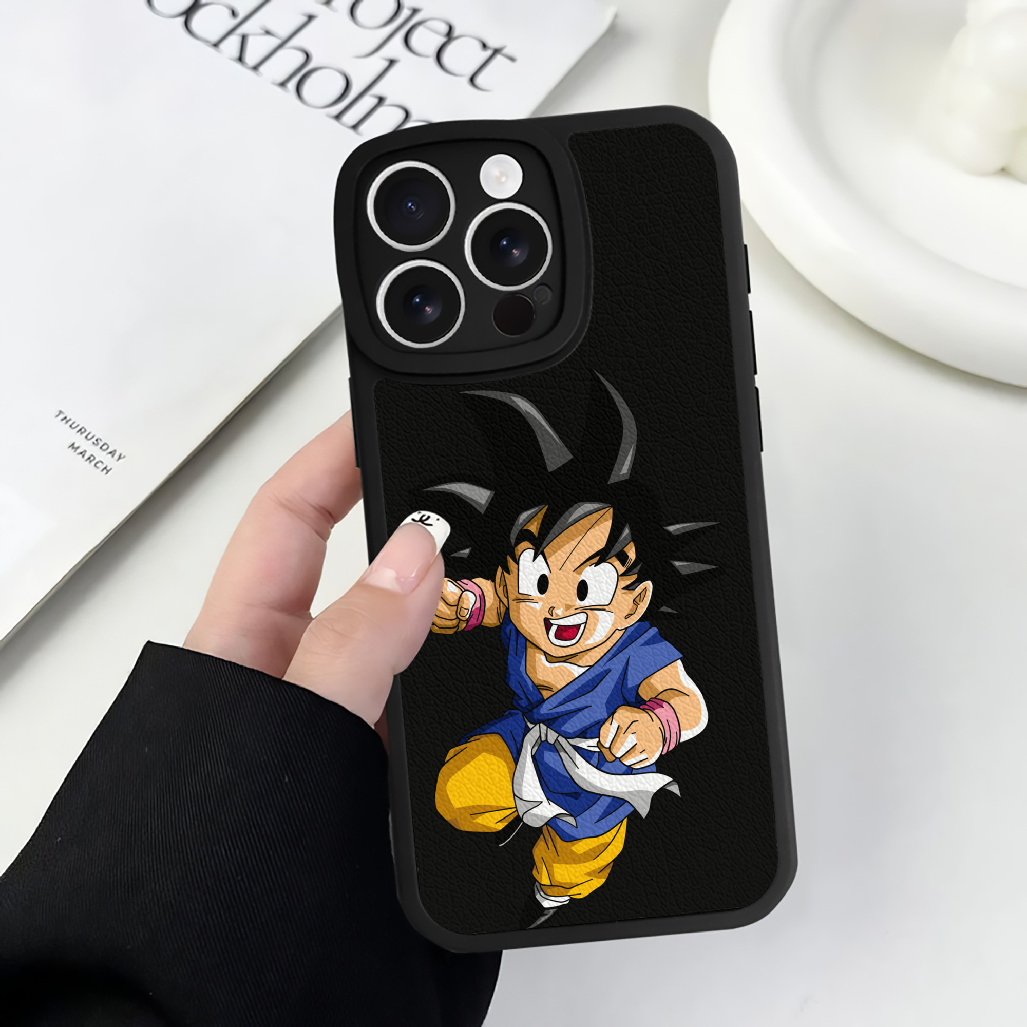 （画像用） ドラゴンボール 孫悟天 そん ごてん DRAGON BALL Son Goten 【iPhone 16シリーズ対応】シリコンスマホケース（レザー調） 材質：シリコン